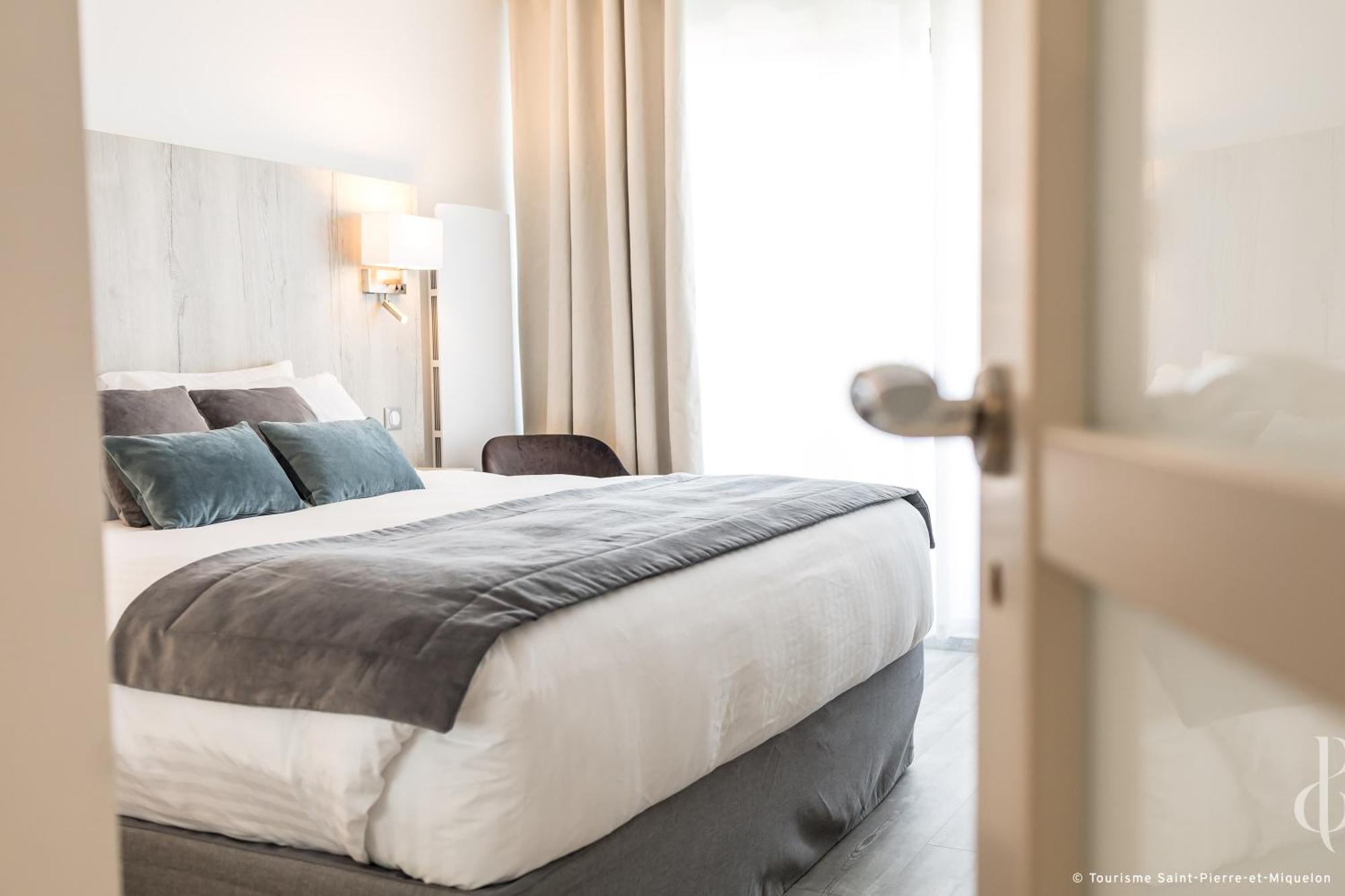 Les Terrasses Du Port Hotel Saint-Pierre Ngoại thất bức ảnh