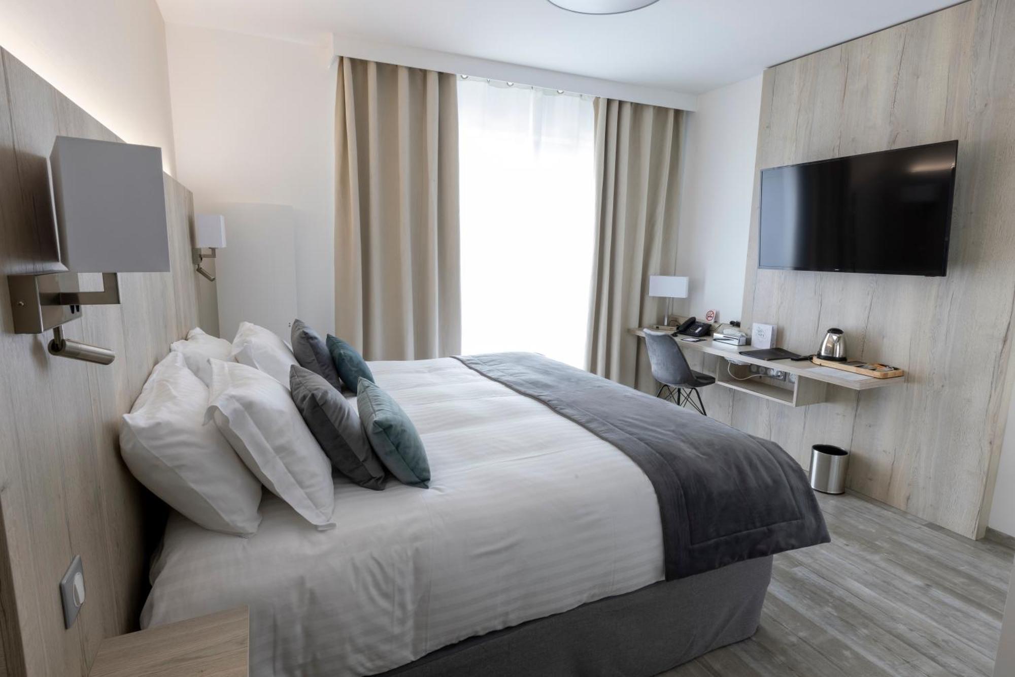 Les Terrasses Du Port Hotel Saint-Pierre Ngoại thất bức ảnh